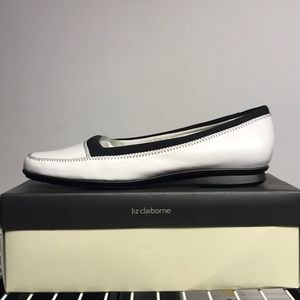 New - Women’s Liz Claiborne White Leather Shoes 9M
